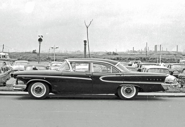 (01-5b)(036-17) 1958 Edsel Pacer 4dr Sedan.jpg